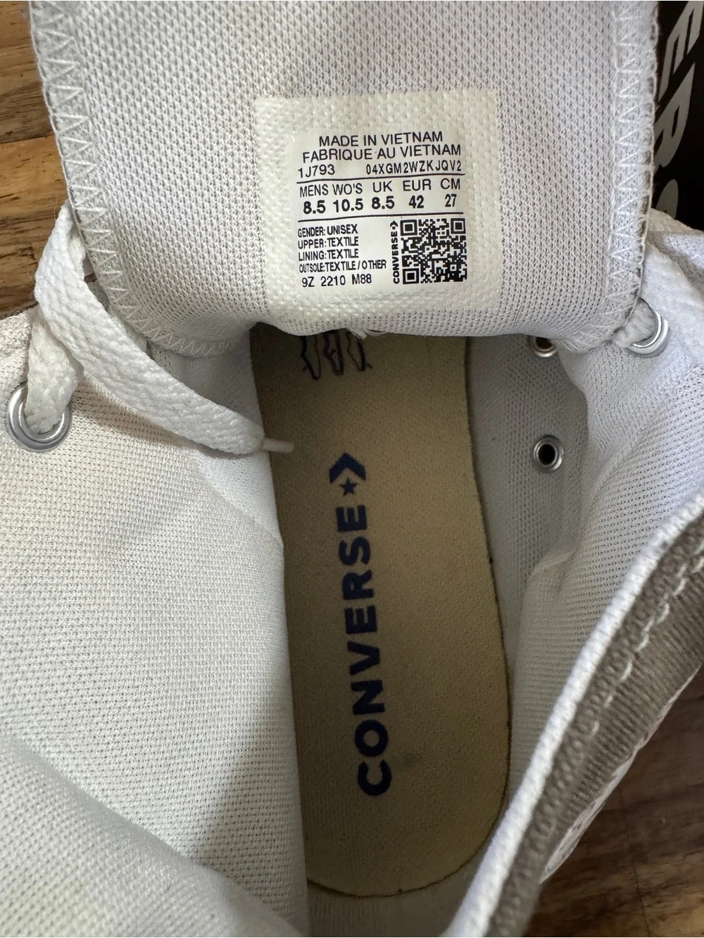 Converse Chuck Taylor Low Top Sneakers in Olive Green and White - Picture 2 of 3